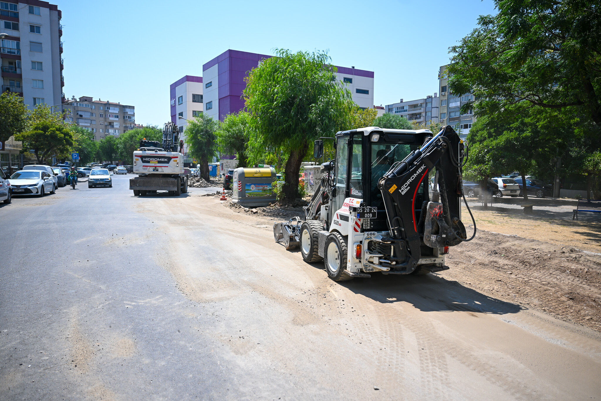 Bornova Belediyesi, Zafer Ve Süvari Caddelerinde Yol, Refüj Ve Işıklandırma Çalışması Başlattı. Bölgeye 400 Araçlık Kapalı Otopark Yapılacak (4)