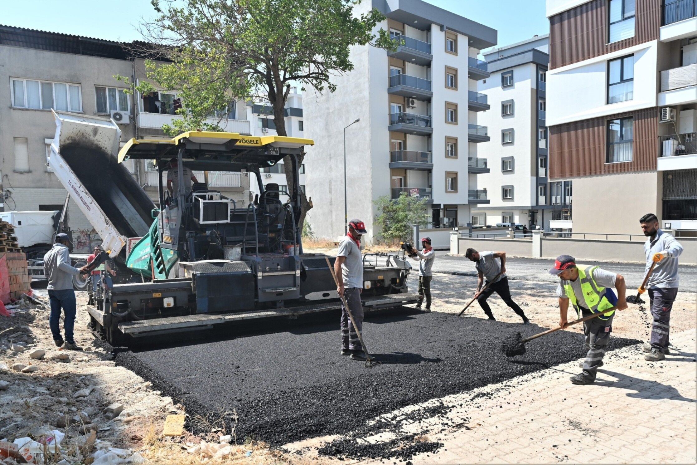 Bornova'da Dönüşüm Hızlandı Yeni Yollar, Otoparklar Ve Yeşil Alanlar Geliyor (1)