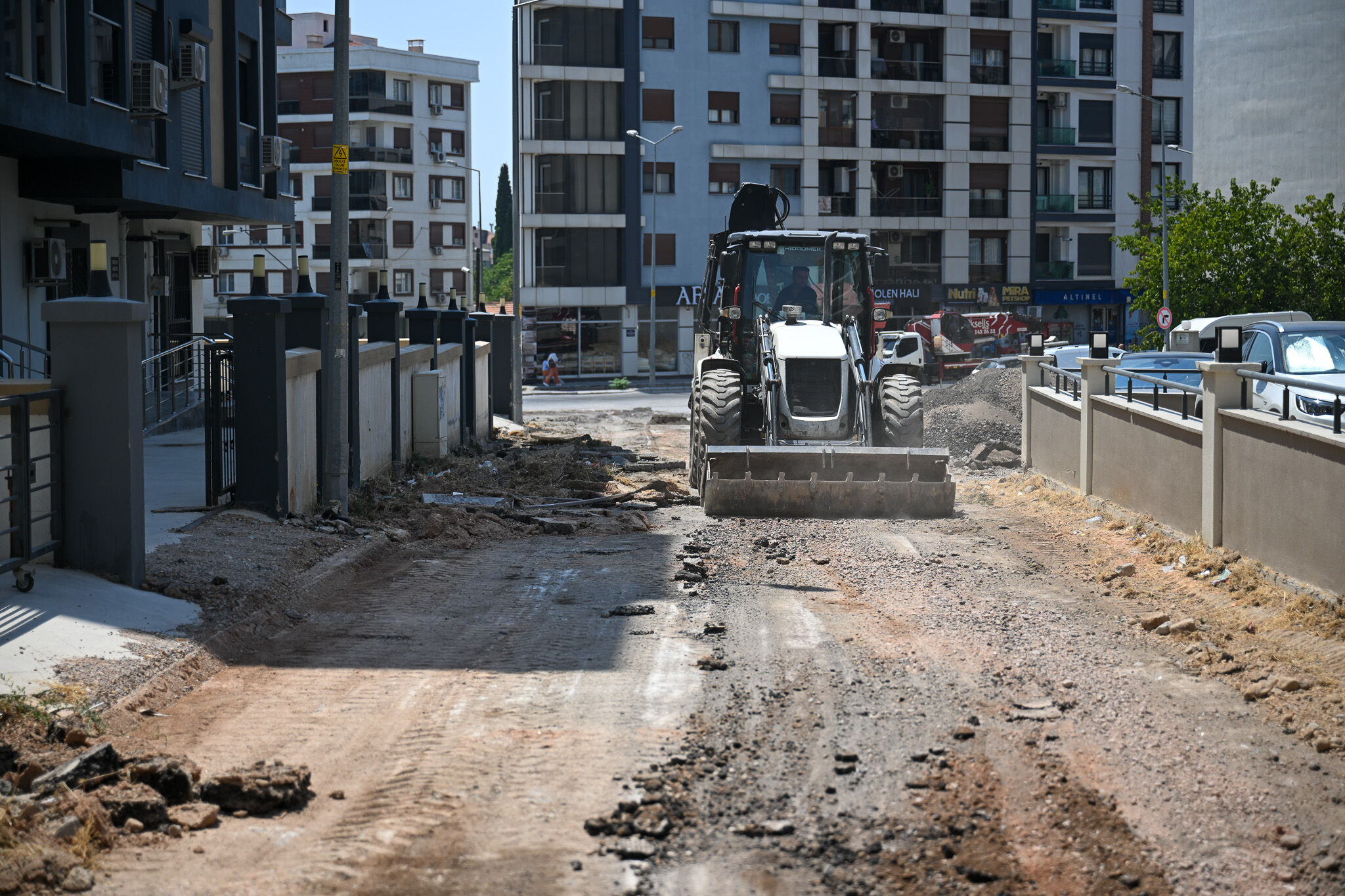 Bornova'da Dönüşüm Hızlandı Yeni Yollar, Otoparklar Ve Yeşil Alanlar Geliyor (3)