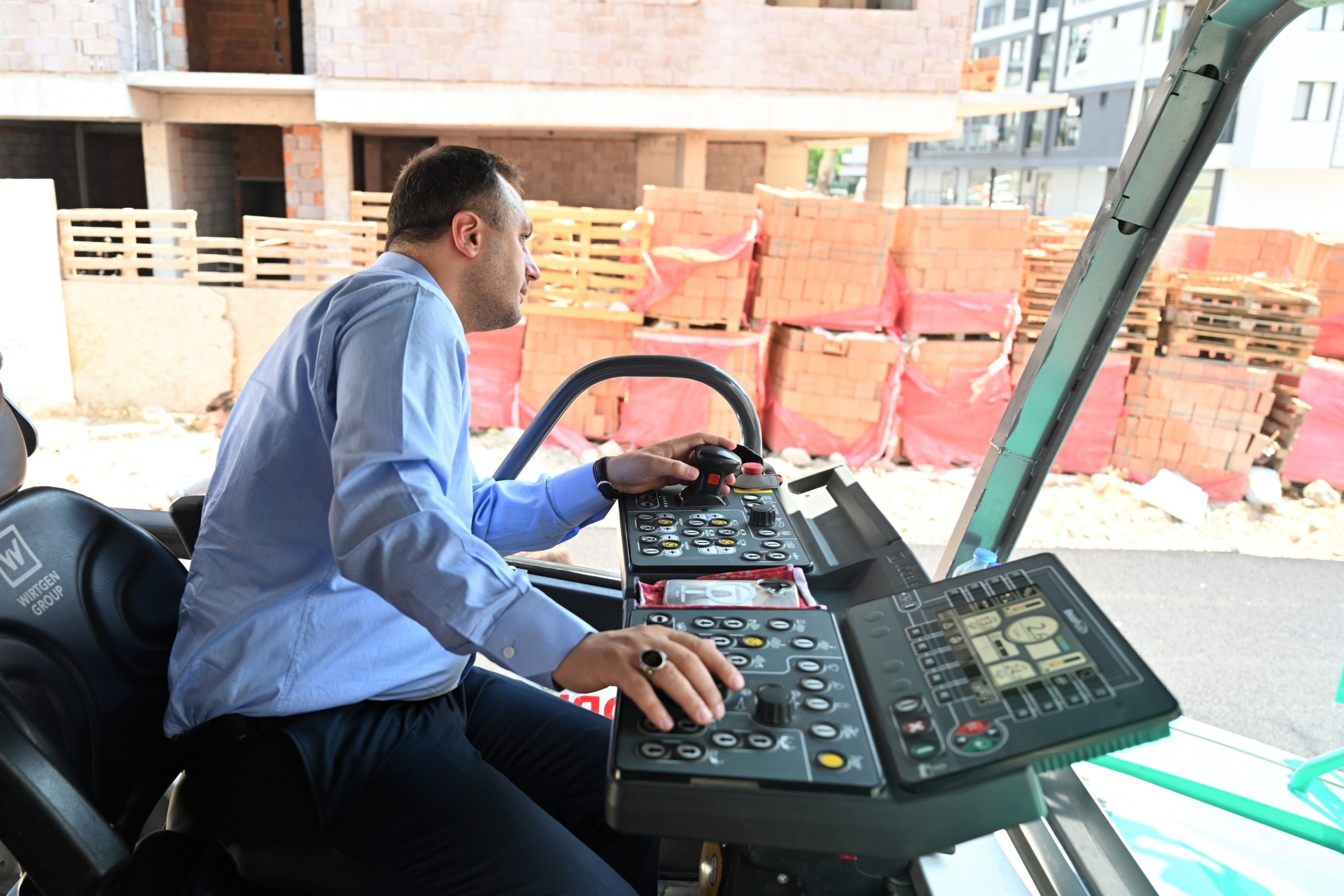 Bornova'da Dönüşüm Hızlandı Yeni Yollar, Otoparklar Ve Yeşil Alanlar Geliyor (4)