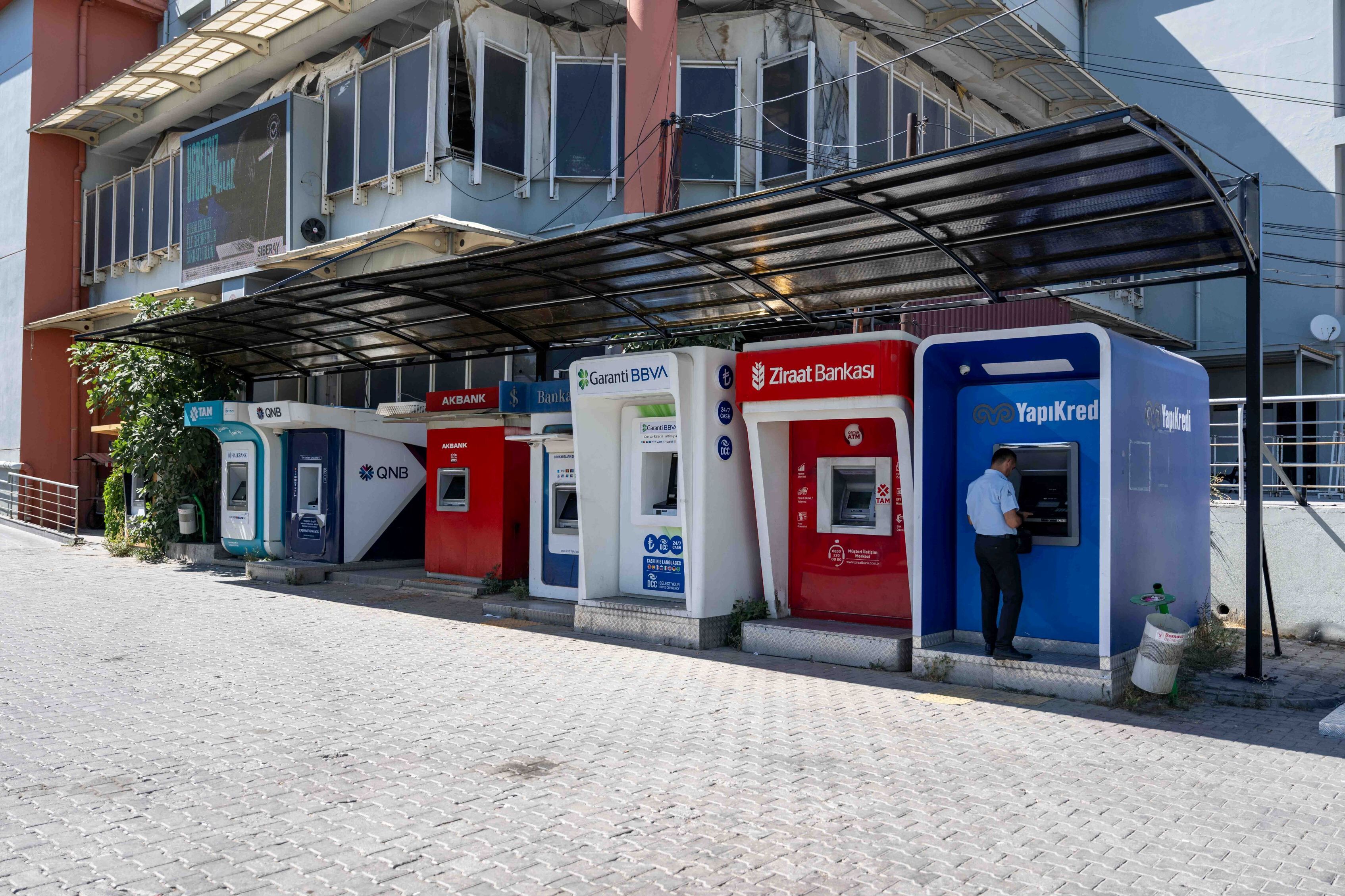 Bornova'da Hem Motokuryeler Hem Vatandaş Koruma Altına Alındı! (3)