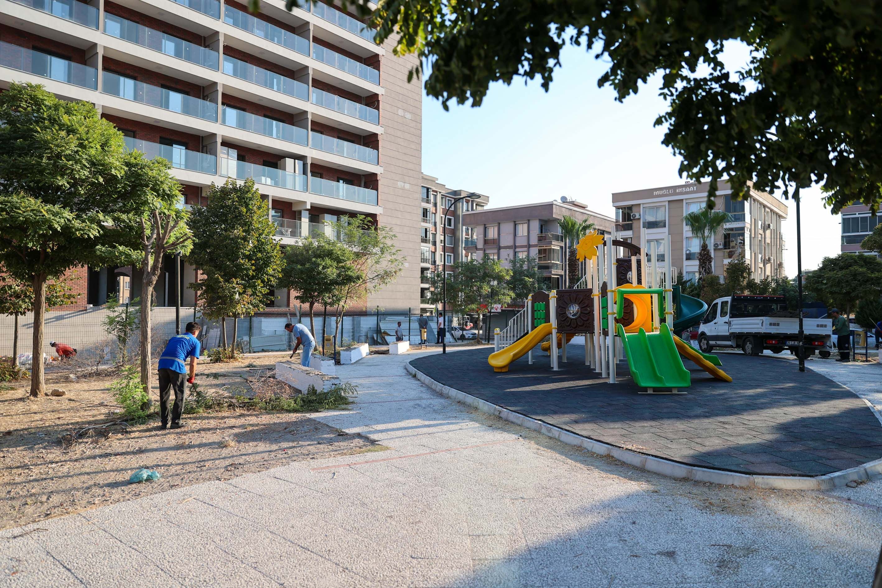Buca'da Park Ve Yeşil Alan Seferberliği Oyun Grupları Ve Kent Mobilyaları Yenileniyor (4)
