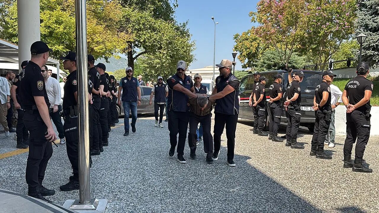 'Cumhurbaşkanı Erdoğan'a Suikast' Timindeki Eski Yüzbaşı Adliyeye Sevk Edildi (1)