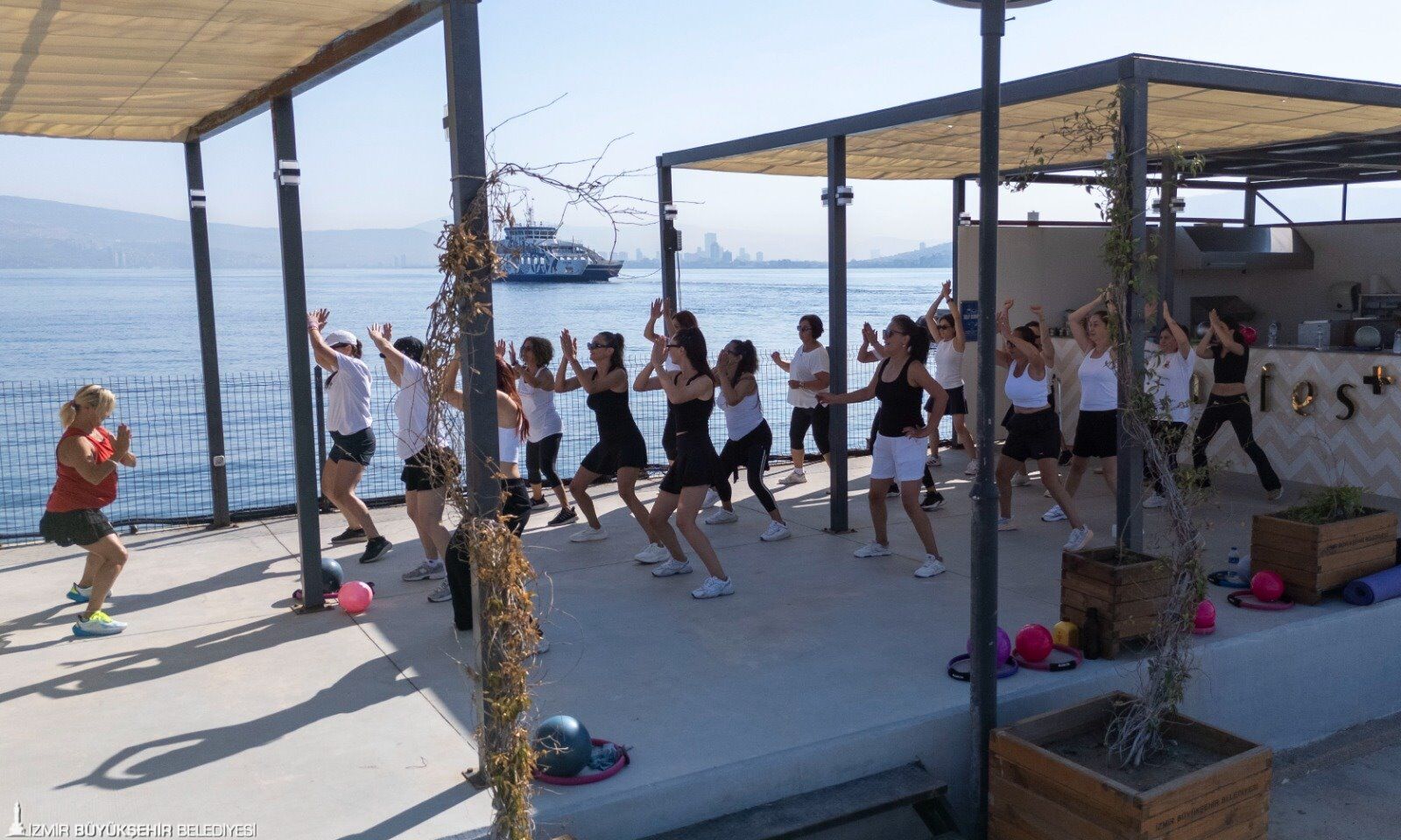 Deniz Manzarasına Karşı Ücretsiz Spor Adres İzmir Marina (3)