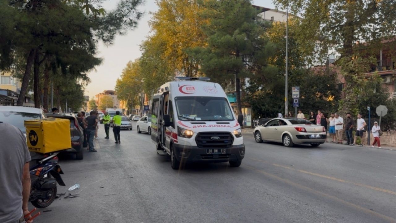 Denizli'de Yasaklı Kavşakta Kaza3