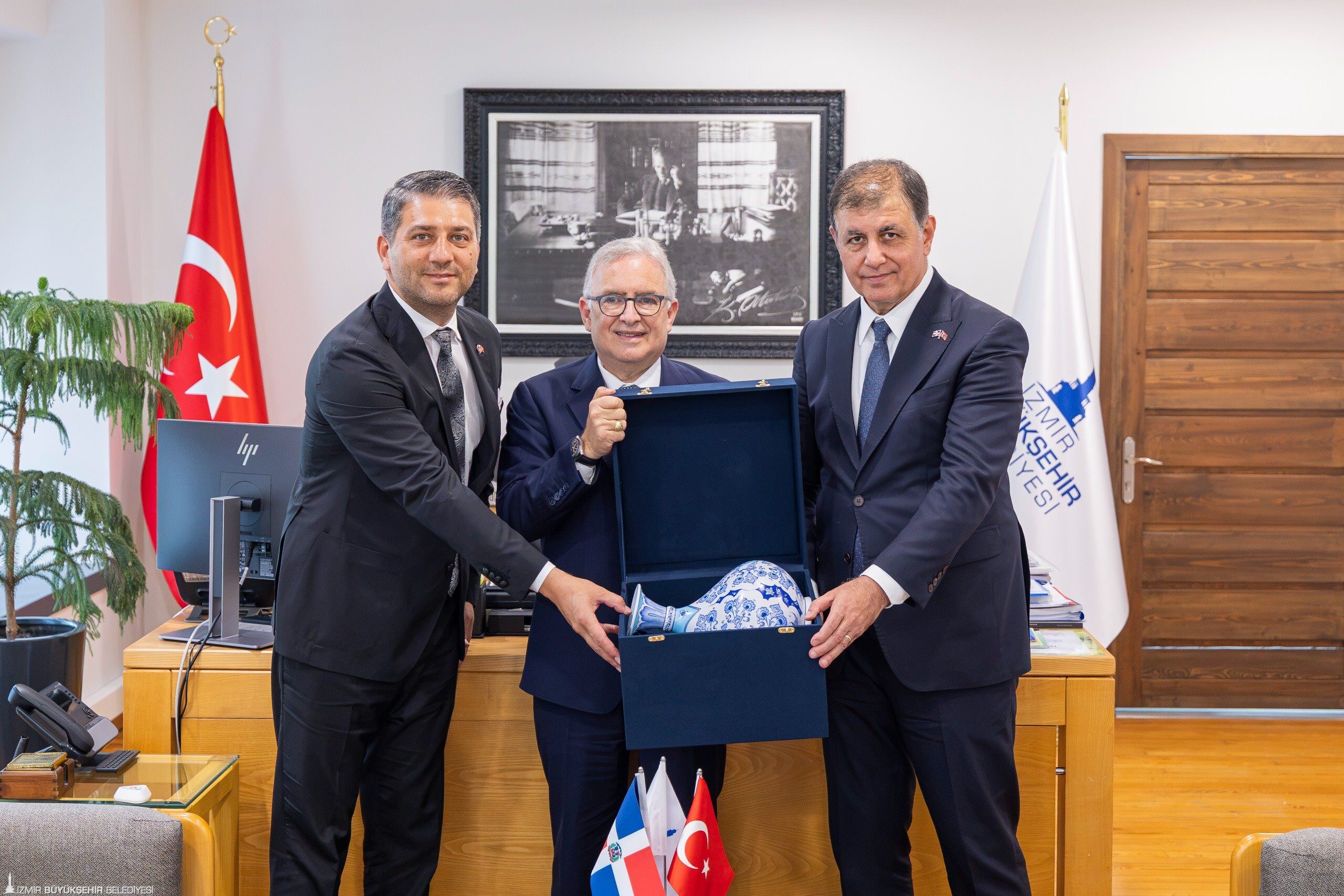 Dominik Büyükelçisi’nden İzmir’e Övgü Hayranım (2)