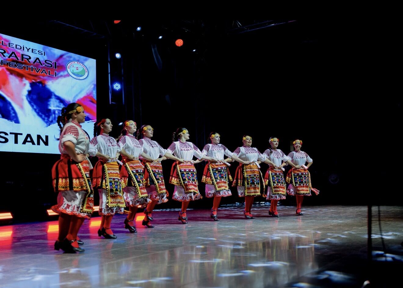 Dünya Dansları Balçova Sahnelerinde! (2)