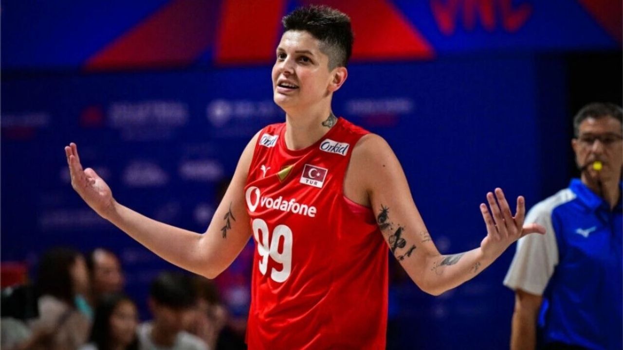 Ebrar Karakurt3
