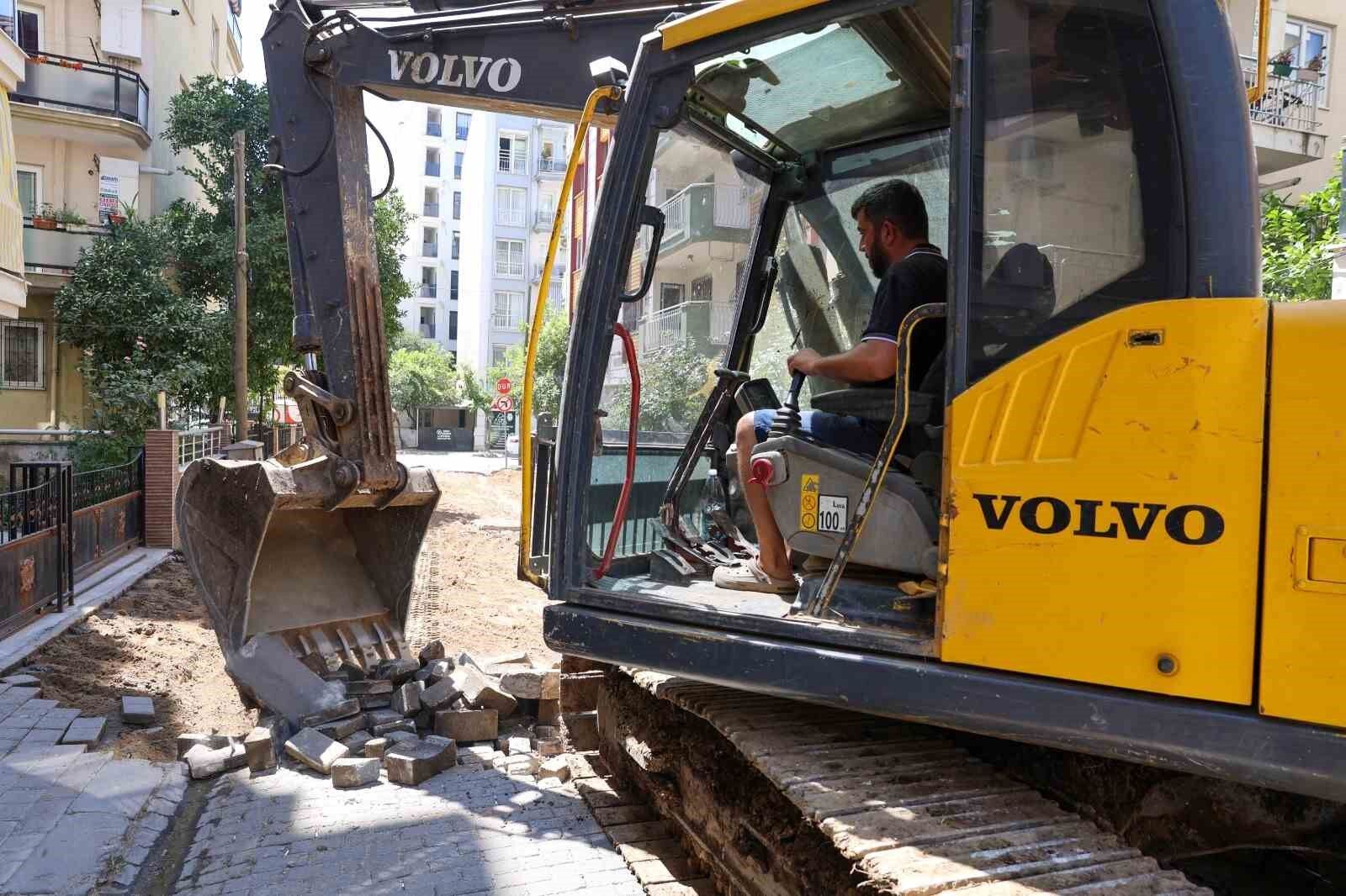 Efeler’de Yıpranan Yollar Yenileniyor1