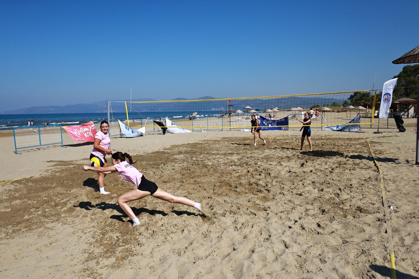 Efes Selçuk'ta Zafer Kupası Heyecanı Plaj Voleybolunda Şampiyonlar Belirlendi (5)