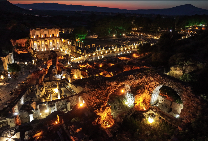 Efes'te Gece Müzeciliği Rekoru İki Ayda Yüzbinler Geldi 1
