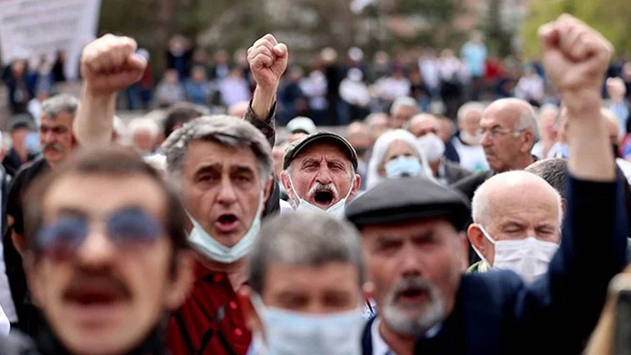 Emekliler Kurtuluşu Işaret Etti Sadaka Değil Toplu Sözleşme Istiyoruz! (1)-1