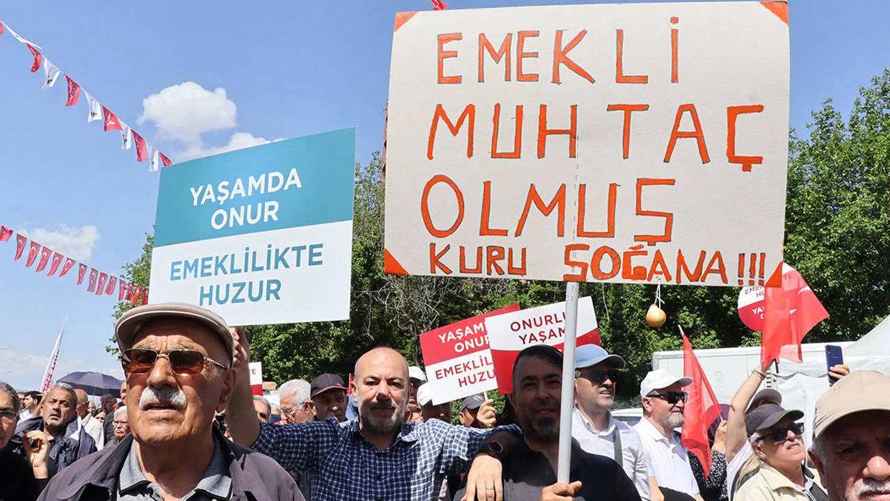 Emekliler Kurtuluşu Işaret Etti Sadaka Değil Toplu Sözleşme Istiyoruz! (2)