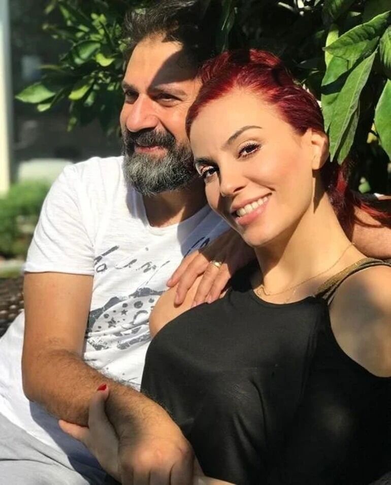 Erhan Çelik'in Eşi Özlem Gültekin Kimdir, Kaç Yaşındaydı, Neden Öldü Acı Haberi Kliniği Duyurdu (3)
