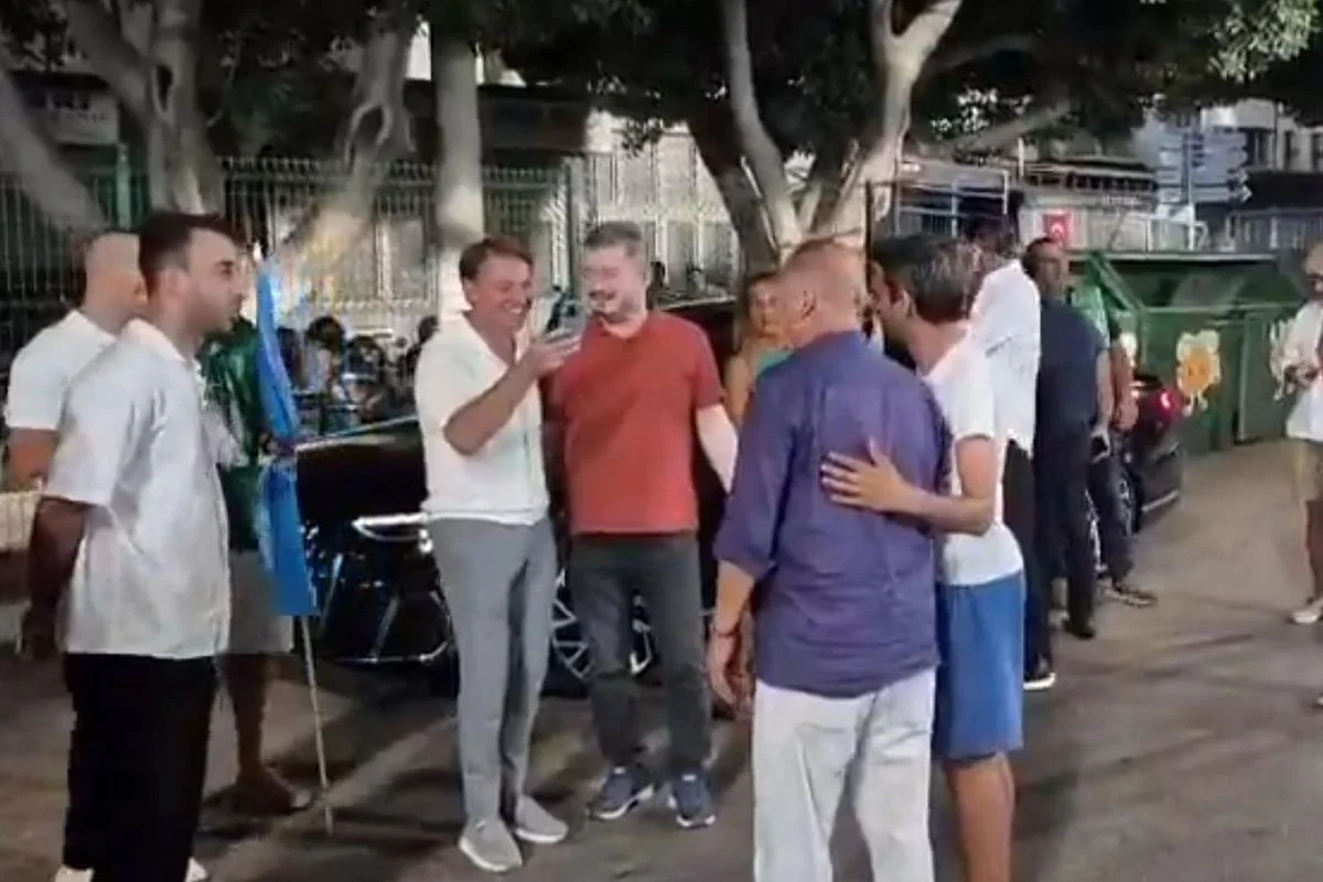 Fatih Terim'e Bodrum'da Yoğun Ilgi Hayranları Peş Peşe Fotoğraf Için Sıraya Girdi-1