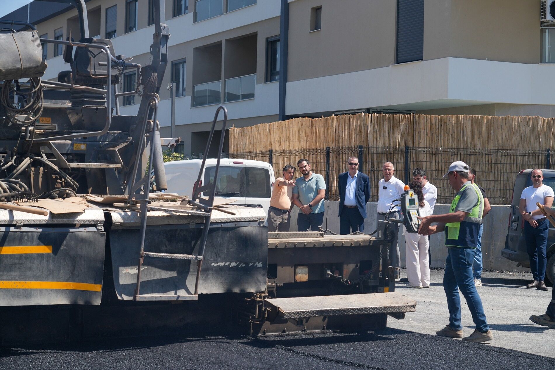 Gaziemir’de Bozulan Yollara Sıcak Asfalt Dokunuşu Yeni Ihale De Yolda! (5)
