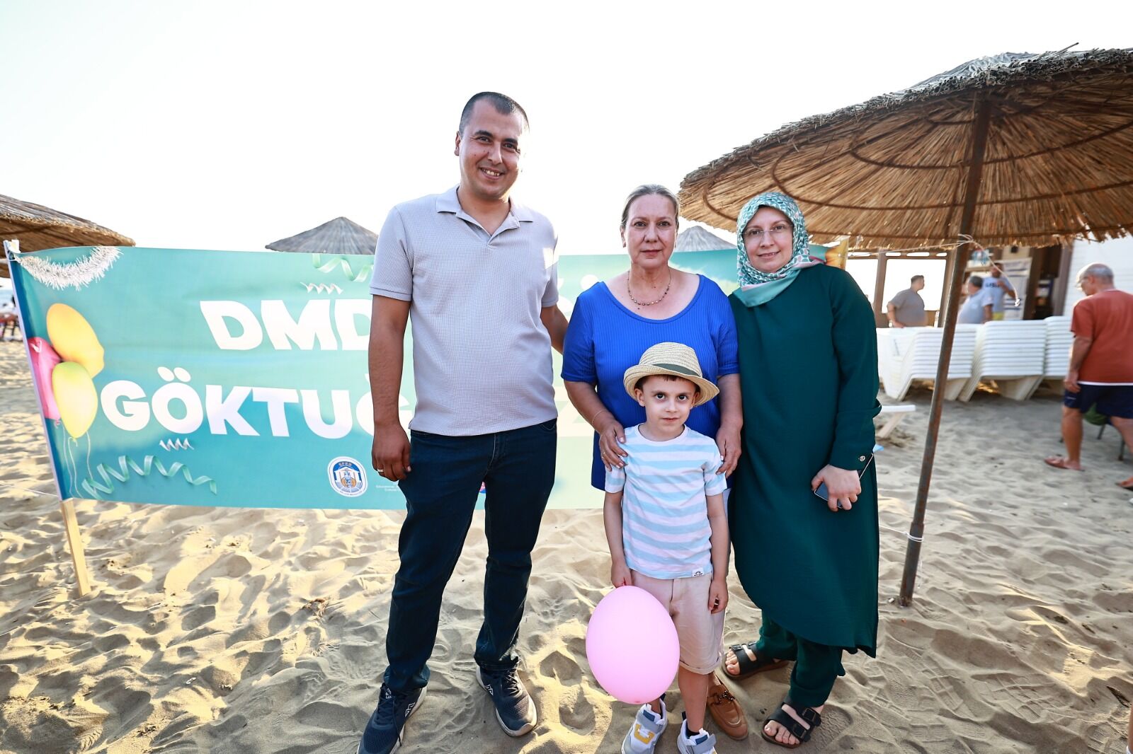 Göktuğ Tedavisine Kavuşuyor Türkiye Tek Yürek Oldu, Balonlar Gökyüzüne Uçtu! (4)