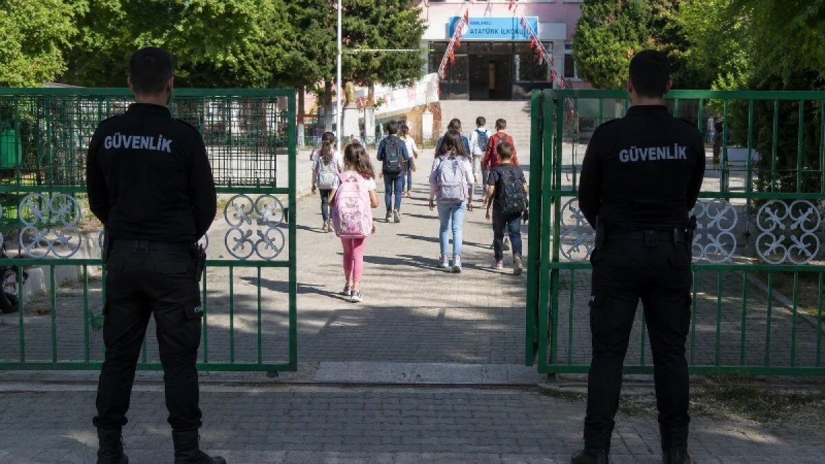 Güvenlik Görevlisi 11