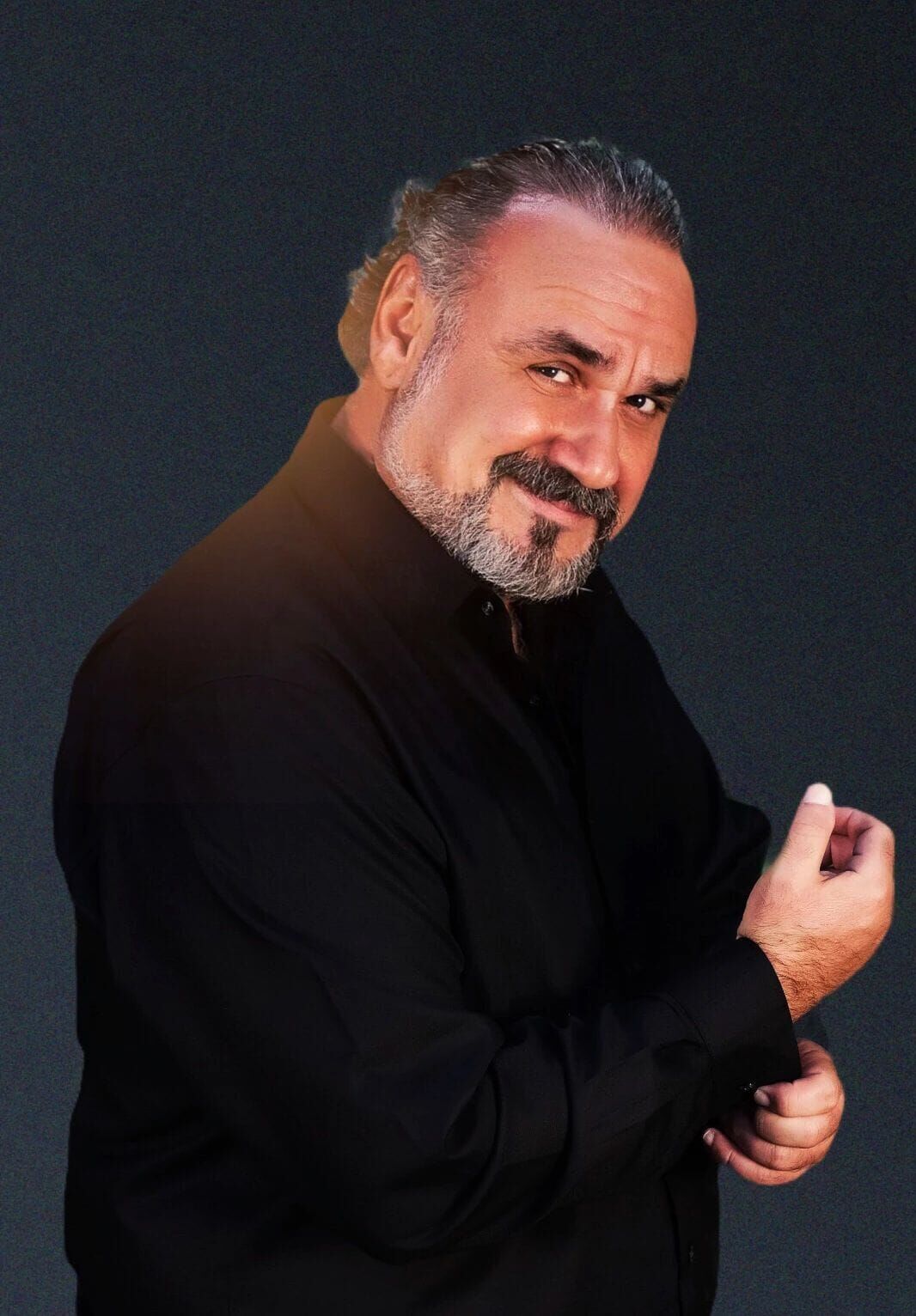 Hakan Aysev Mağarada Arya Söyledi (2)