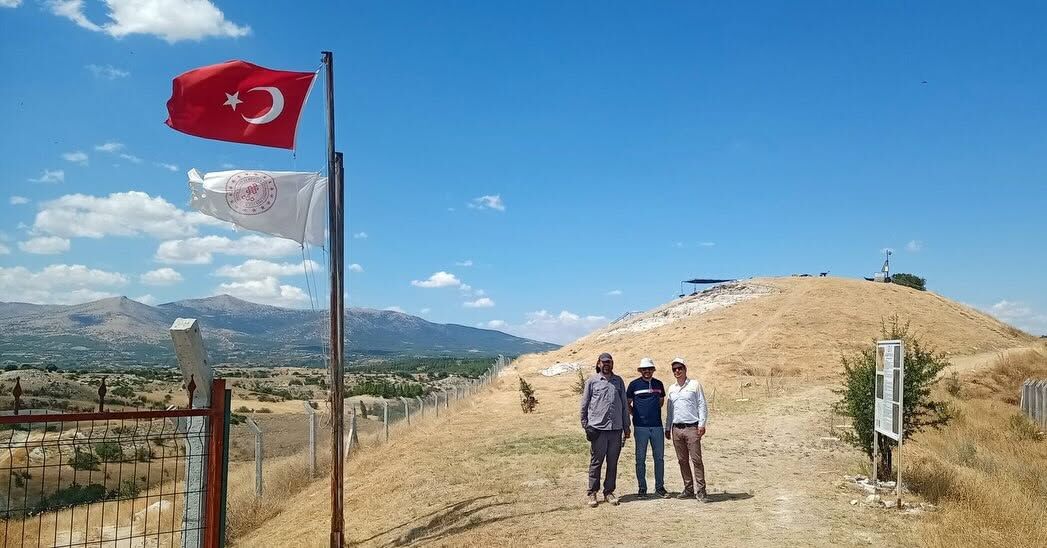 Il Turizm Müdürü Uyar Kazı Alanı (2)