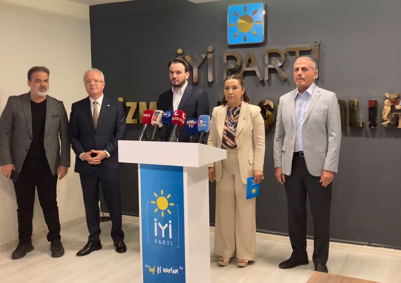 İyi̇ Parti’den Sıcak Sorular Teğmene Ihraç Teröre Af Mı (3)