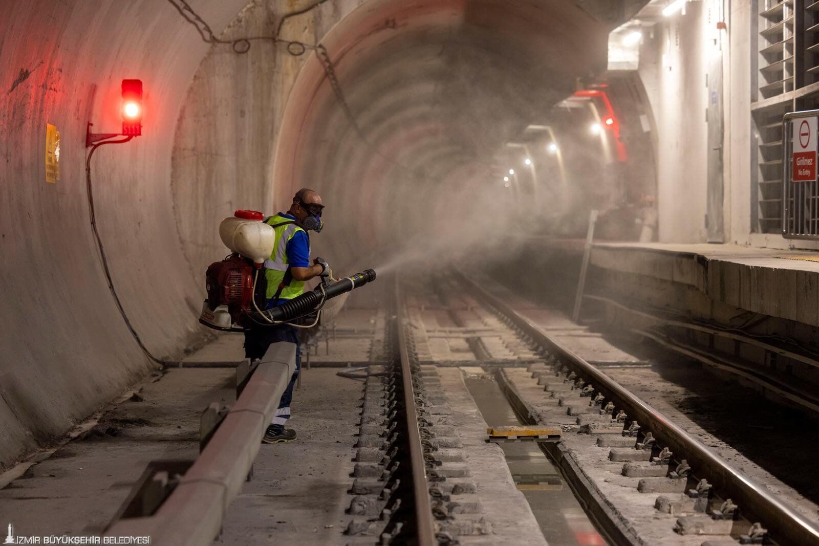 İzmir Metrosu’nda Gece Mesaisi! Herkes Uyurken Onların Görevi Başlıyor (5)