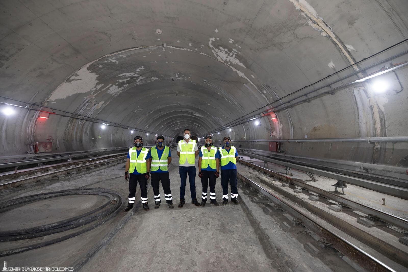 İzmir Metrosu’nda Gece Mesaisi! Herkes Uyurken Onların Görevi Başlıyor (6)
