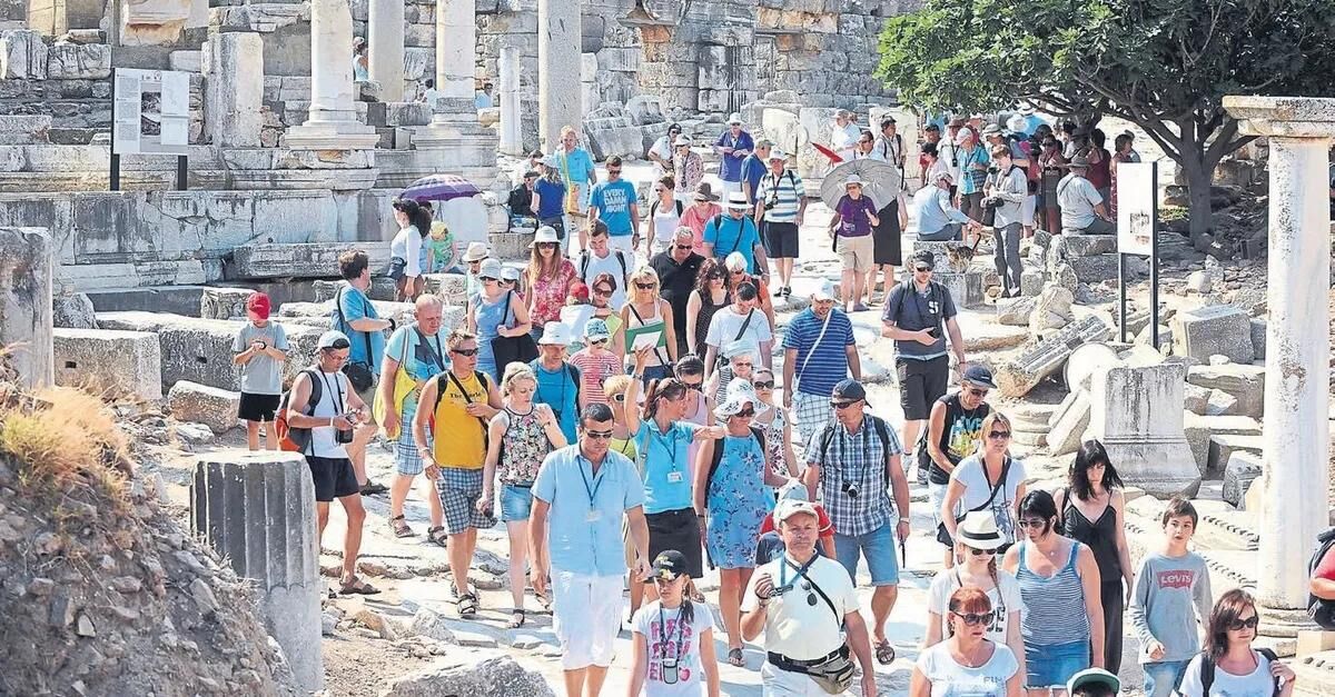 İzmir Turizmini Gurbetçiler Sırtladı Yabancı Ziyaretçi Sayısı Düştü-1