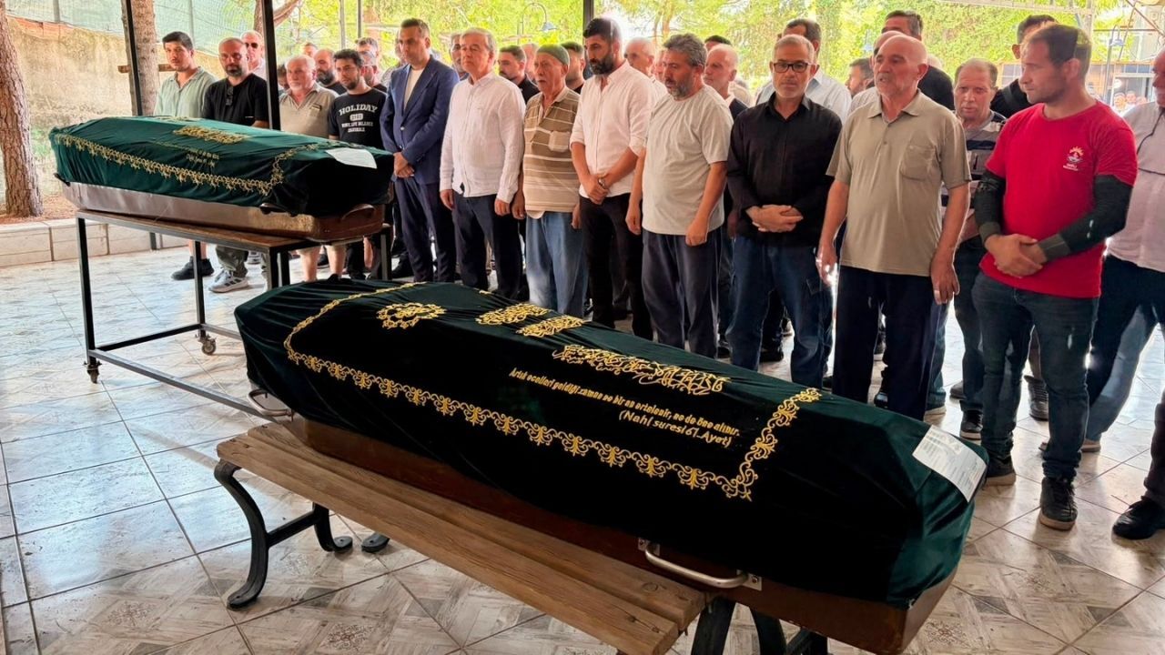 İzmir'de Acı Veda Yangında Hayatını Kaybeden Anneanne Ile Torunu Toprağa Verildi