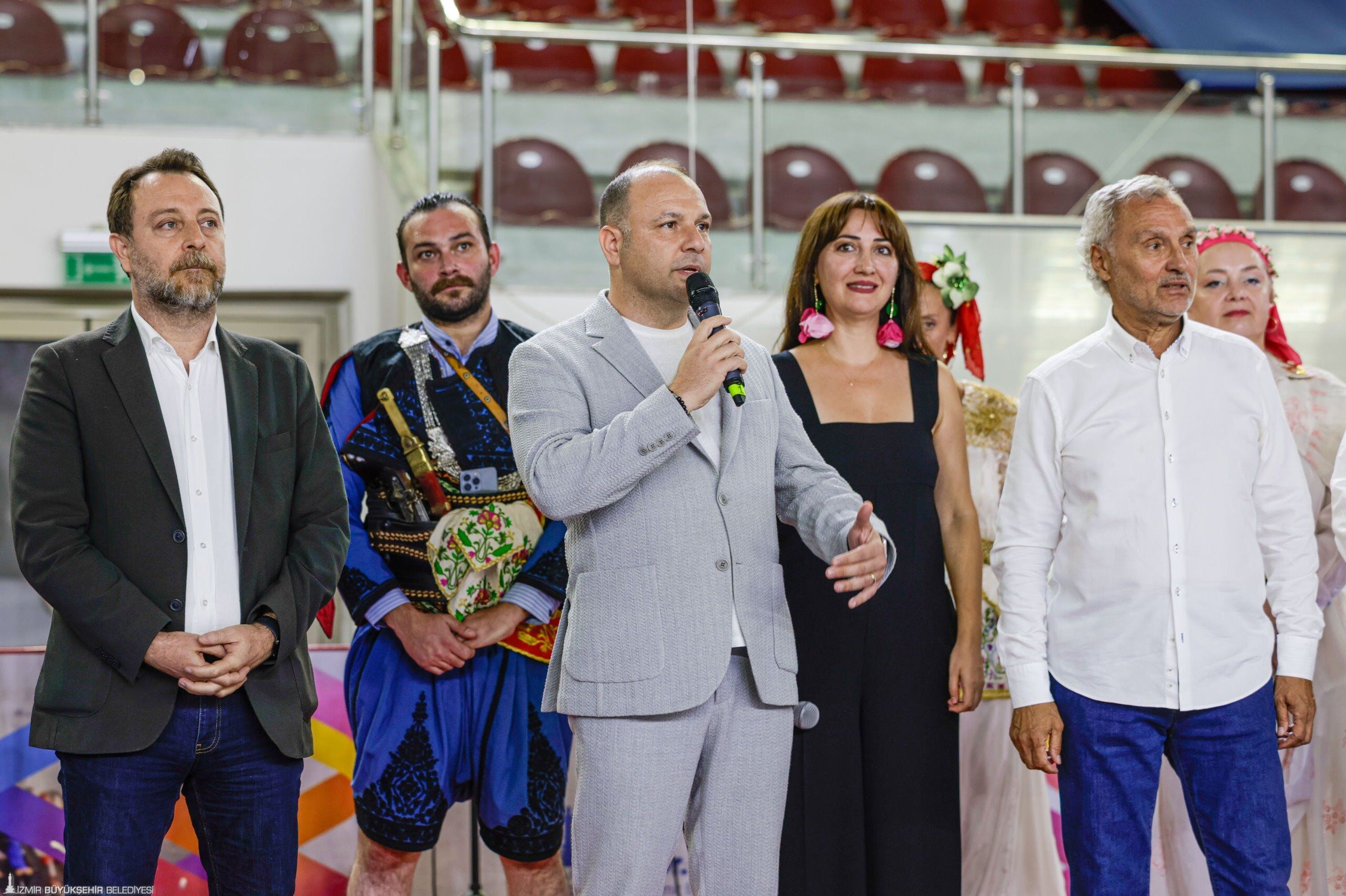 İzmir'de Balkan Rüzgarı Kursiyerlerden Unutulmaz Final Gösterisi! (5)