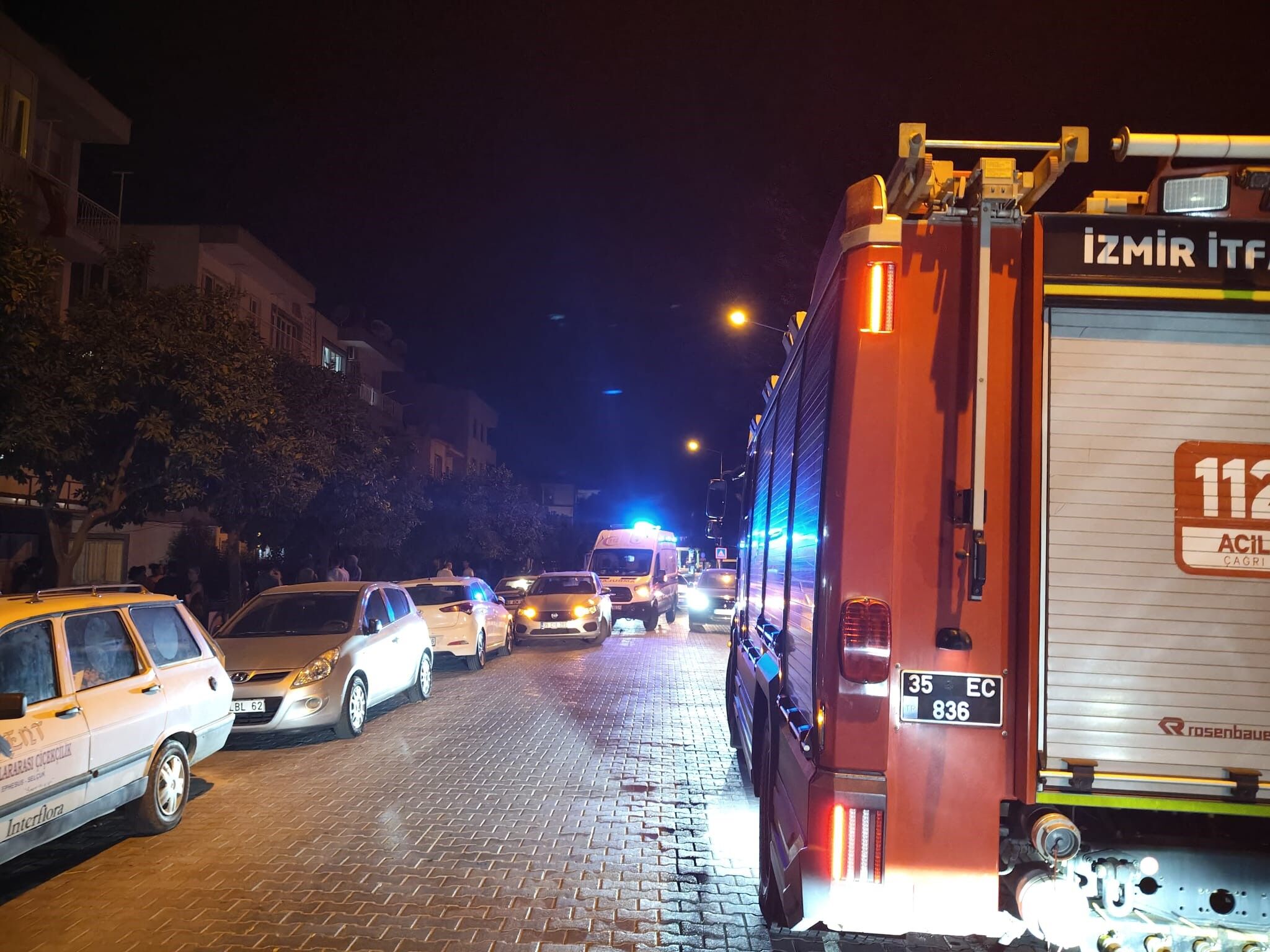 İzmir'de Çatıdan Düşen Emekli Öğretmen Yaşar Yılmaz Hayatını Kaybetti! (2)
