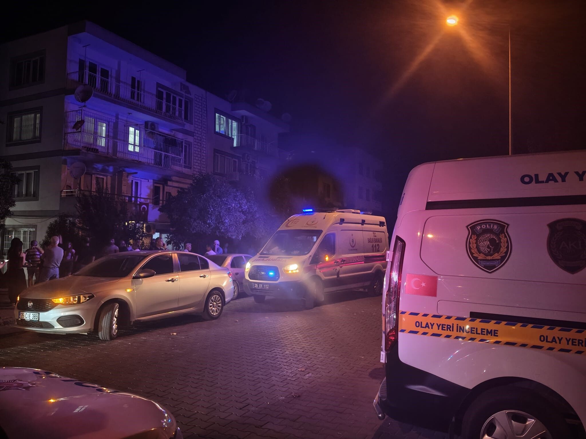 İzmir'de Çatıdan Düşen Emekli Öğretmen Yaşar Yılmaz Hayatını Kaybetti! (3)