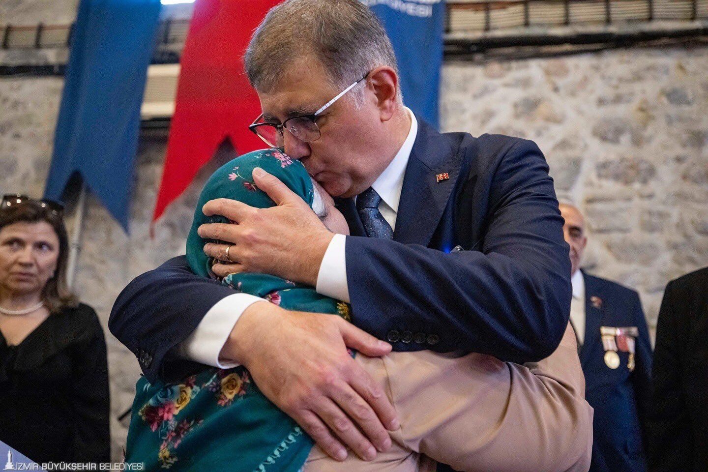 İzmir'de Emeklilere Destek 8 Bin Liraya Çıkarıldı! (3)