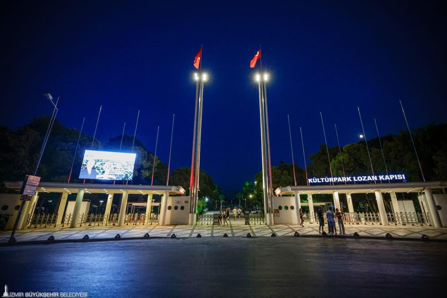 İzmir’de Piriştina’nın O Sözü Led Ekranda Yaşatılacak (3)