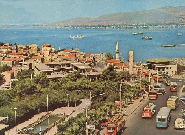 İzmir'de Sıcağının Bir Başka Yüzü Siyaset Bizi Gölgeden Mi Ediyor (2)