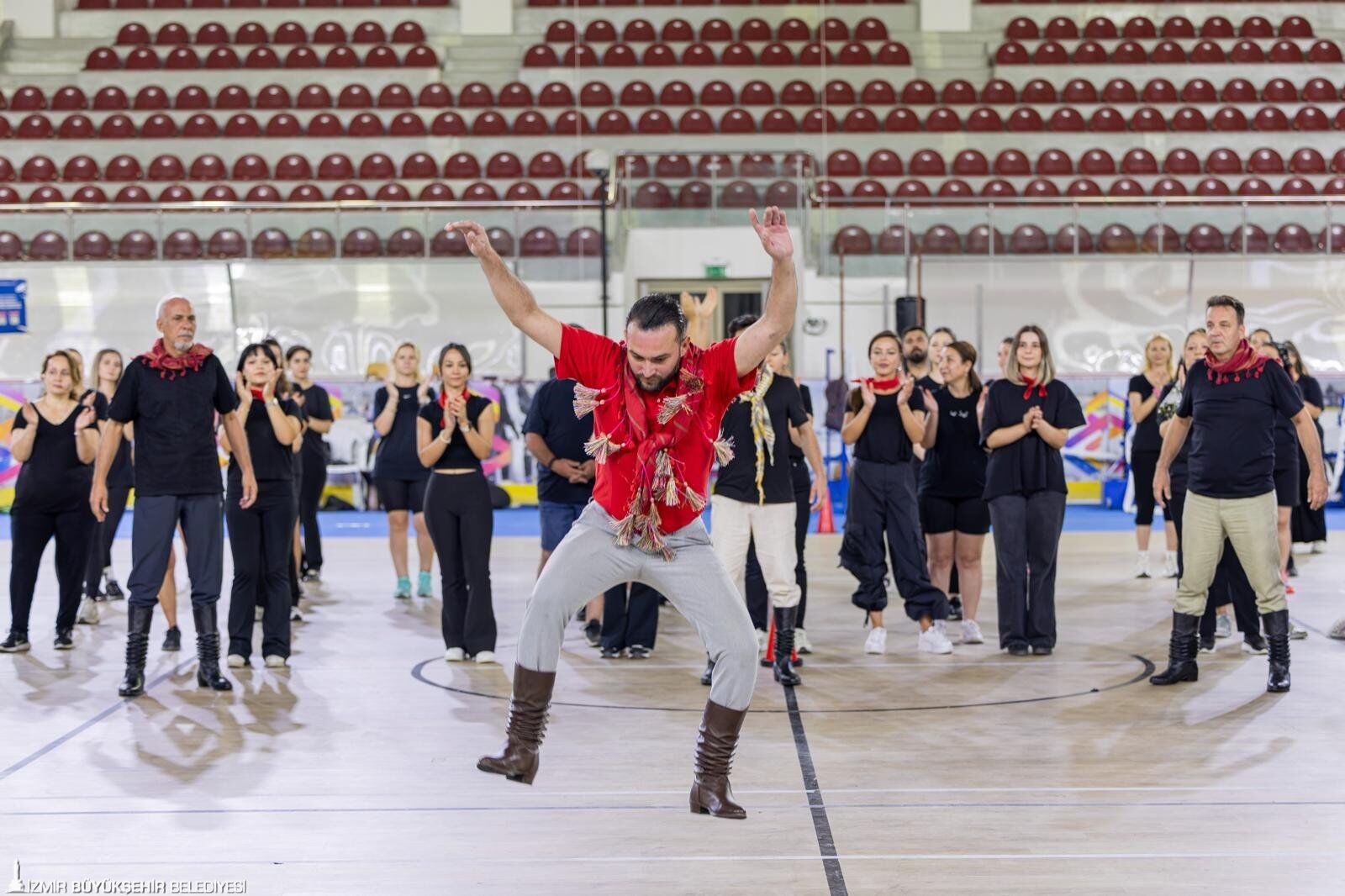 İzmir'de Zeybek Bilmeyen Kalmayacak! 2