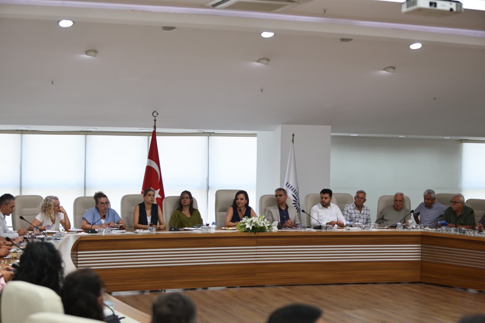 Karabağlar’da Esnafla Ruhsat Ve Imar Sorunları Masaya Yatırıldı (3)