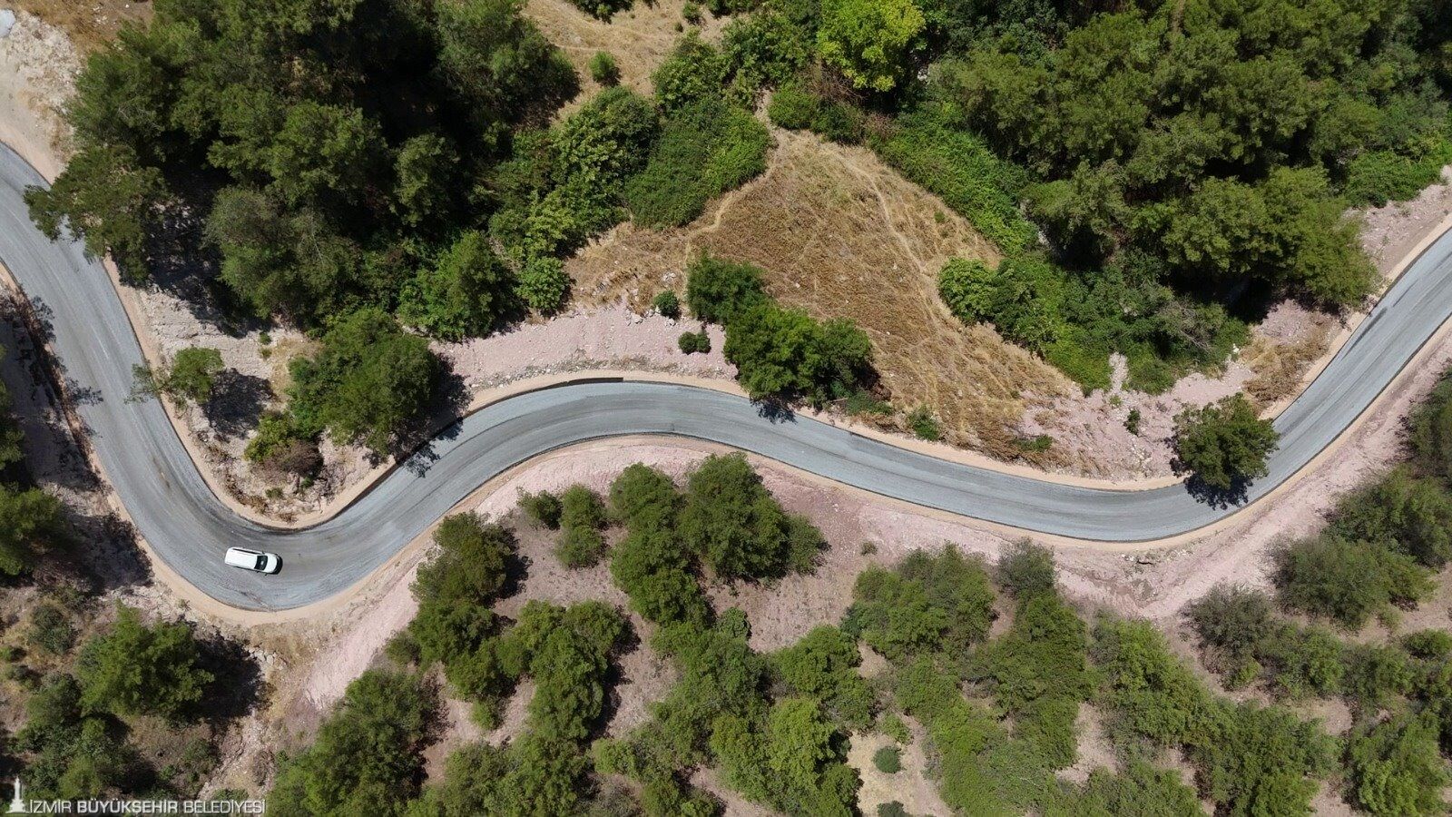 Kınık’ta 5 Mahalleyi Birbirine Bağlayan Yollar Yenilendi 33