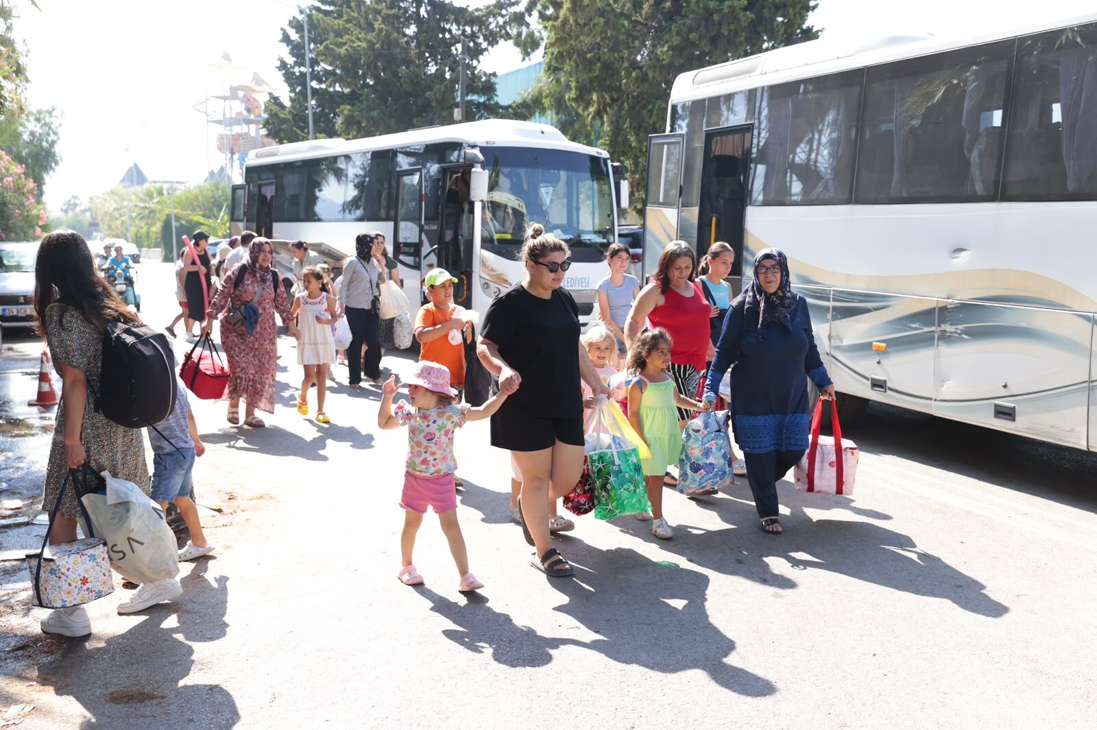 Konak Belediyesi'nde Yaz Molası Semt Merkezi Kursiyerlerine Deniz Sürprizi (2)-1