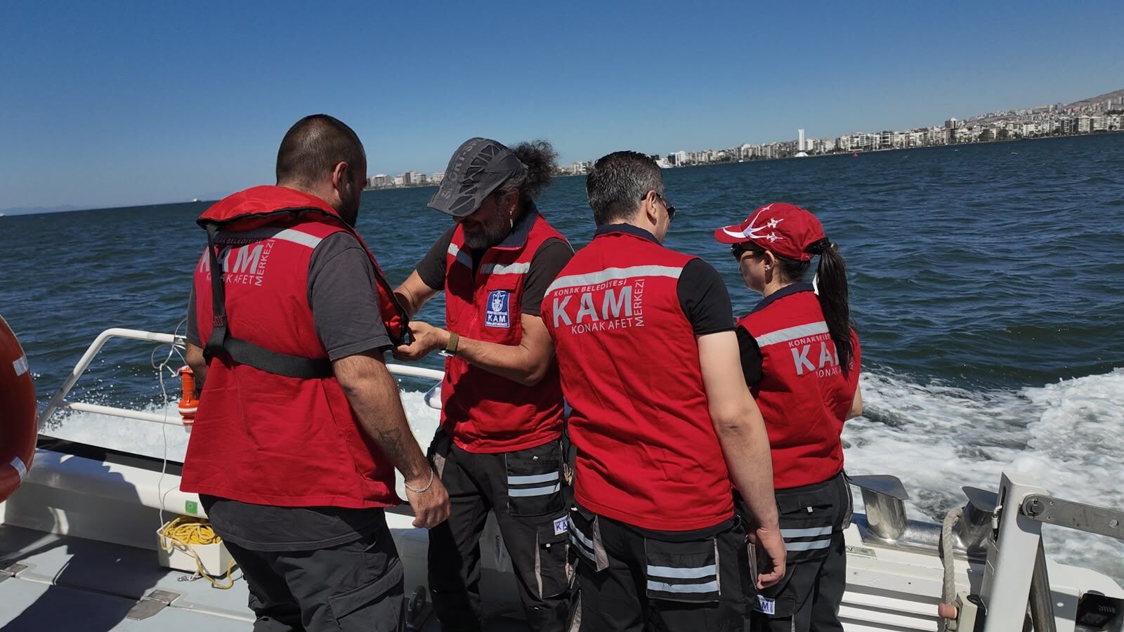 Konak Kam Timi Seferber Oldu Denizde Mahsur Kalan Canlara Nefes Olacaklar! (1)