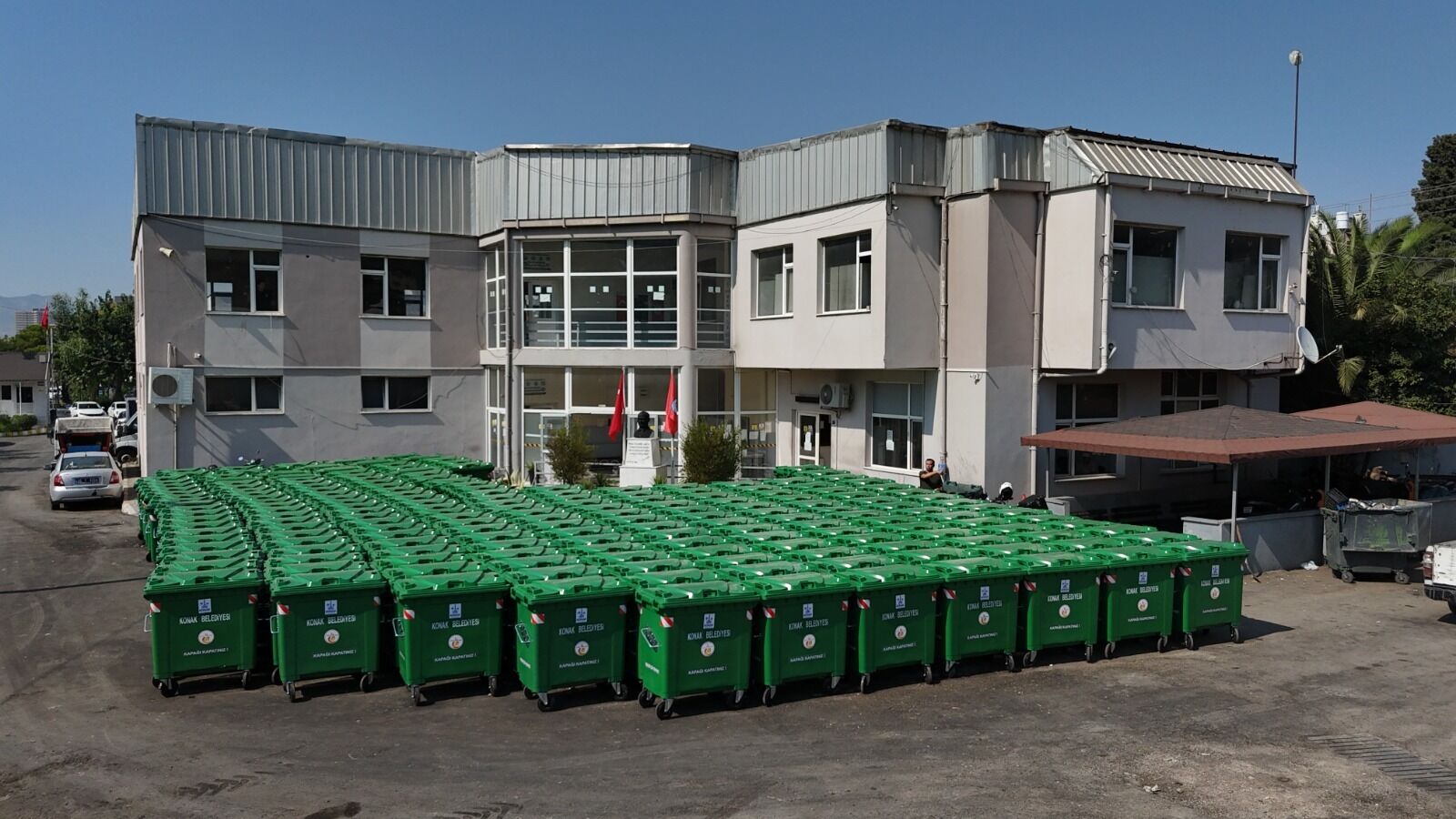 Konak'ta Hem Yeni Konteynerler Sahada Hem Eskiler Bakımda (3)