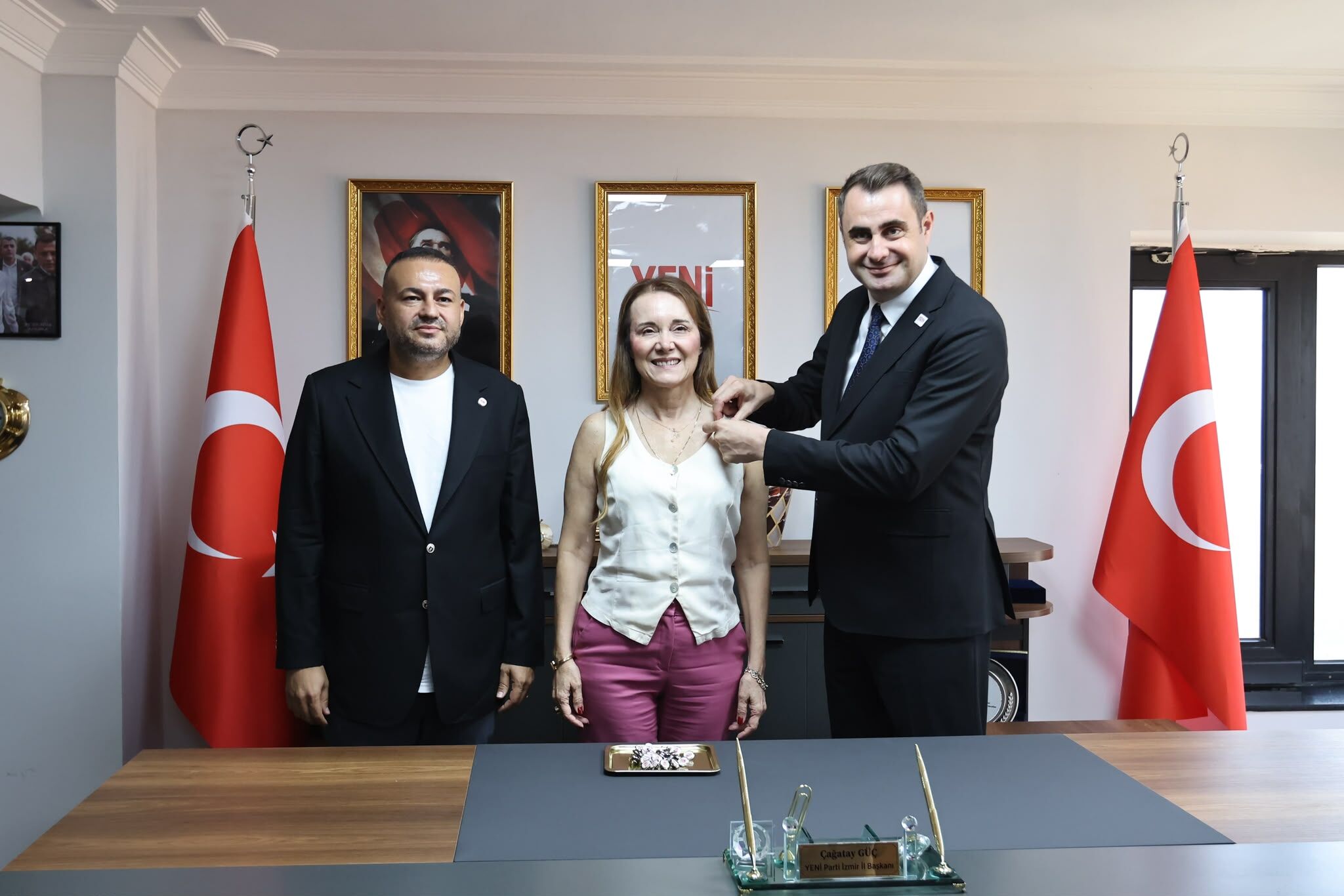 Konak'ta Yeni̇ Parti Rüzgarı Başkan Mutlu Ve 19 Meclis Üyesi Rozet Taktı! (3)