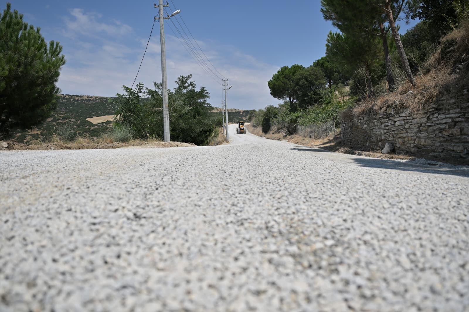 Kula’da 10 Yıllık Yol Çilesi Sona Eriyor Büyükşehir Ekipleri Sahada (2)