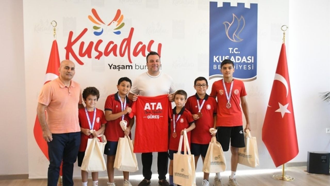 Kuşadalı Genç Güreşçilerden Başkan Tahsin Demirtaş'a Ziyaret