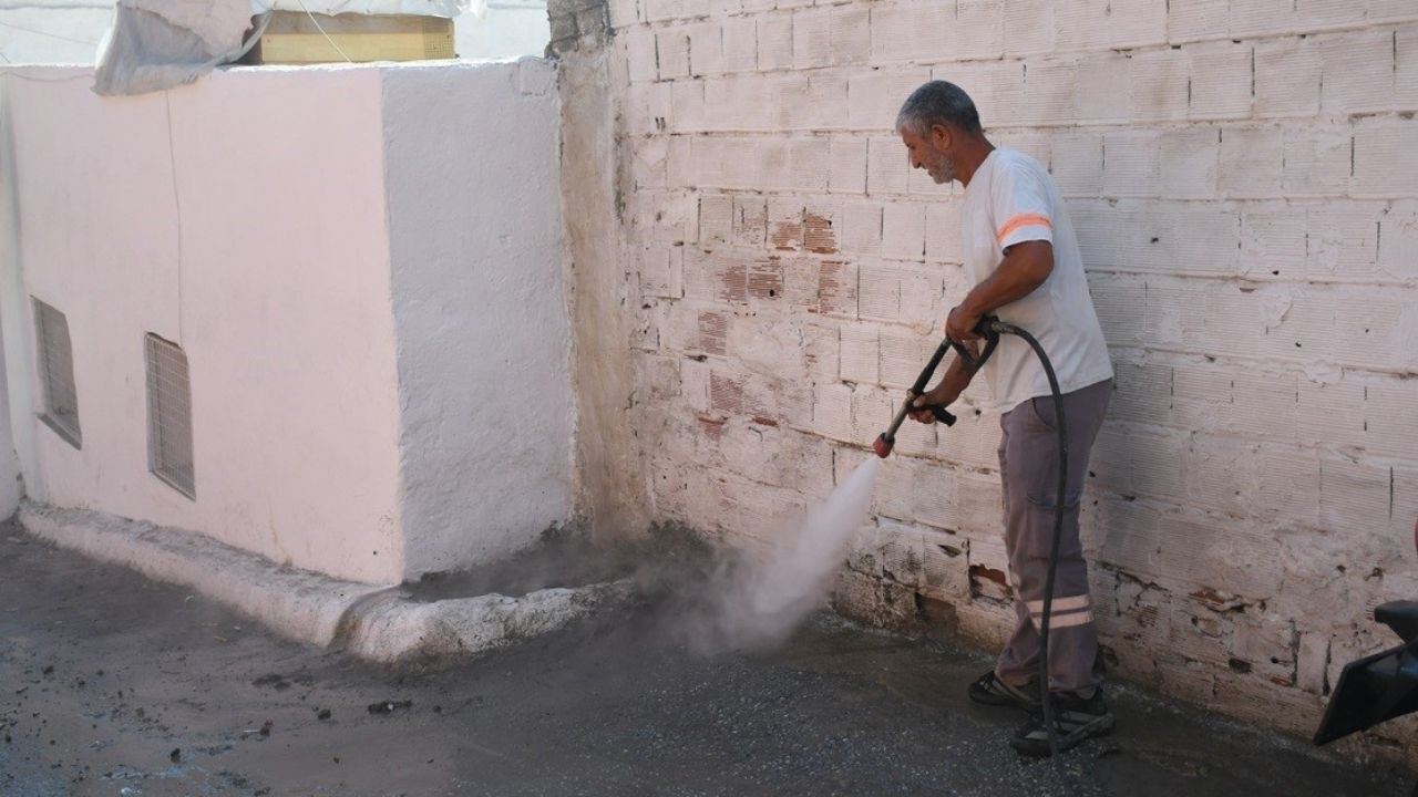 Kuşadası'nda Temizlik Seferberliği Dağ Mahallesi Baştan Aşağı Temizlendi1