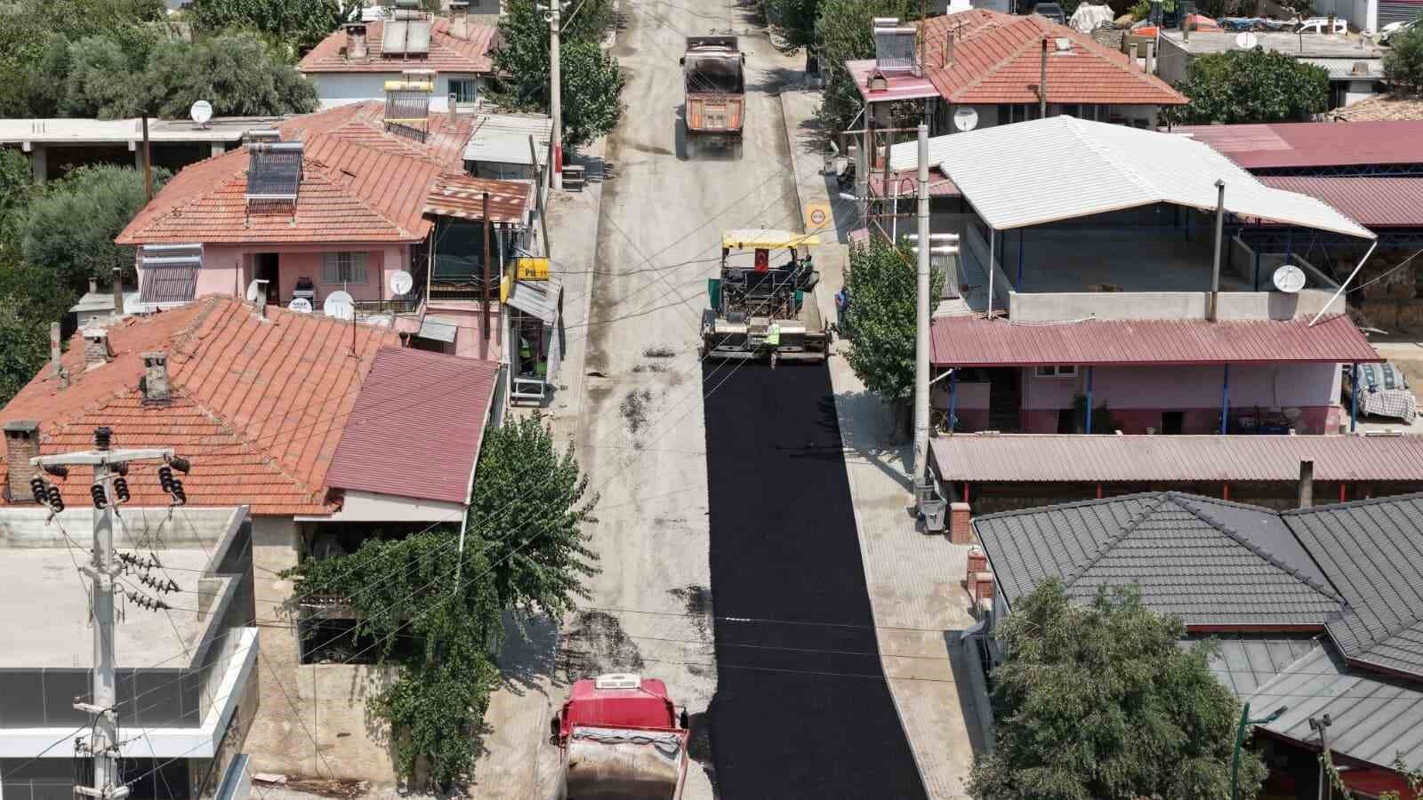 Kuyucak’ta Mahalle Yoluna Sıcak Asfalt Çalışması