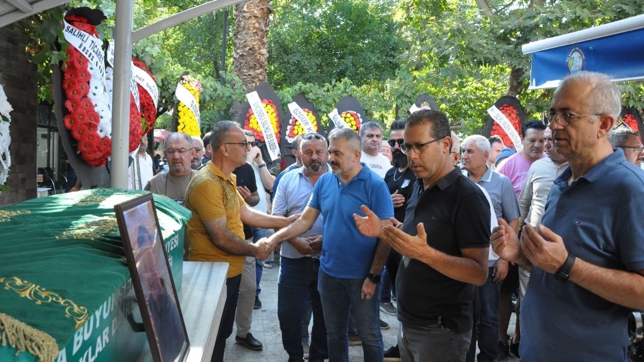 Manisa'daki Patlamada Hayatını Kaybeden Nazif Kavas Toprağa Verildi2