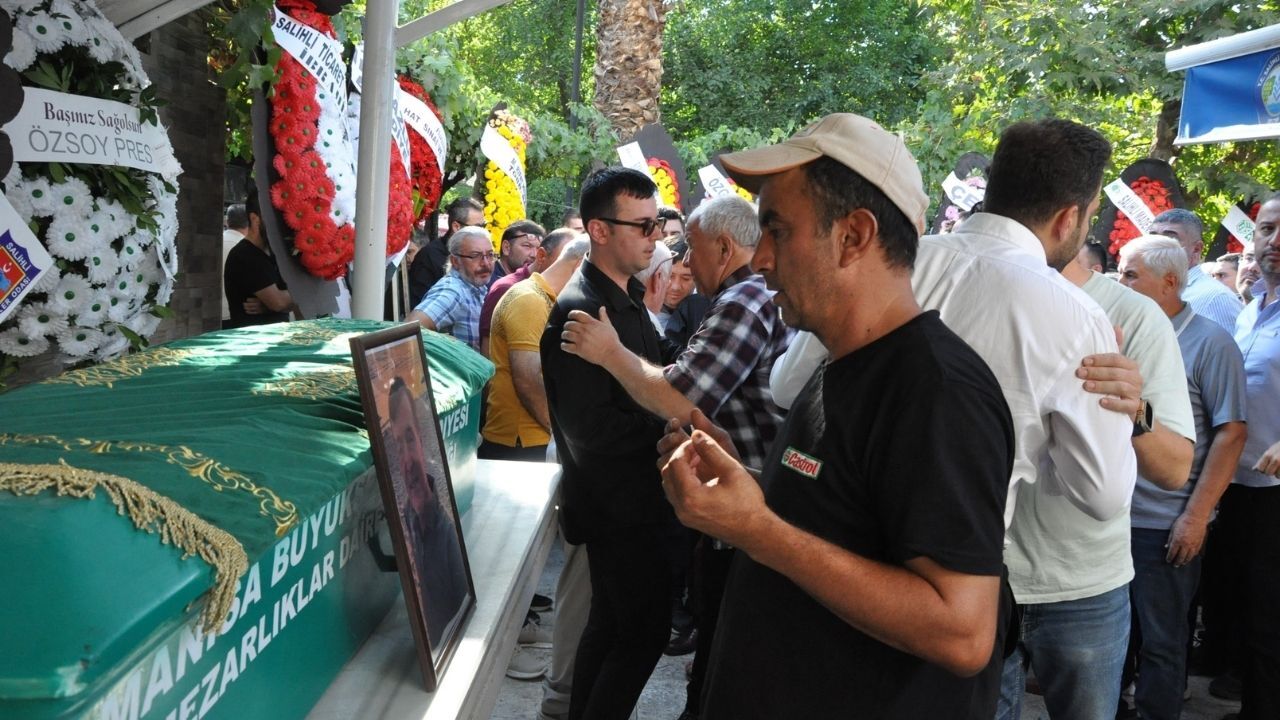 Manisa'daki Patlamada Hayatını Kaybeden Nazif Kavas Toprağa Verildi4