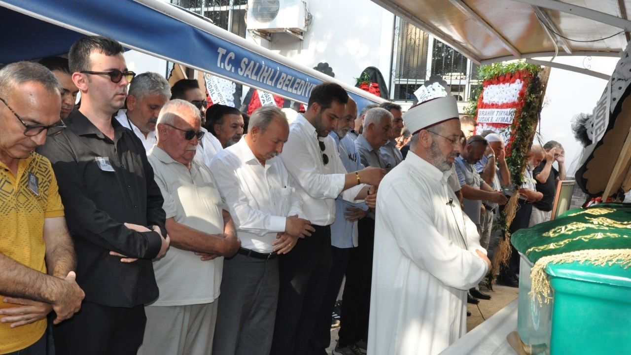 Manisa'daki Patlamada Hayatını Kaybeden Nazif Kavas Toprağa Verildi6