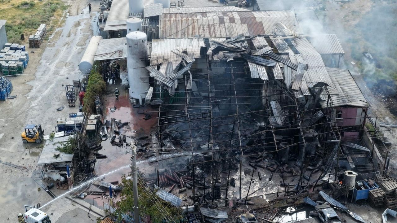 Manisa'daki Patlamanın Ardından Yıkım Havadan Görüntülendi1